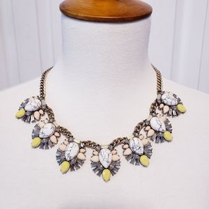 ❤️ 2/$25… Statement necklace